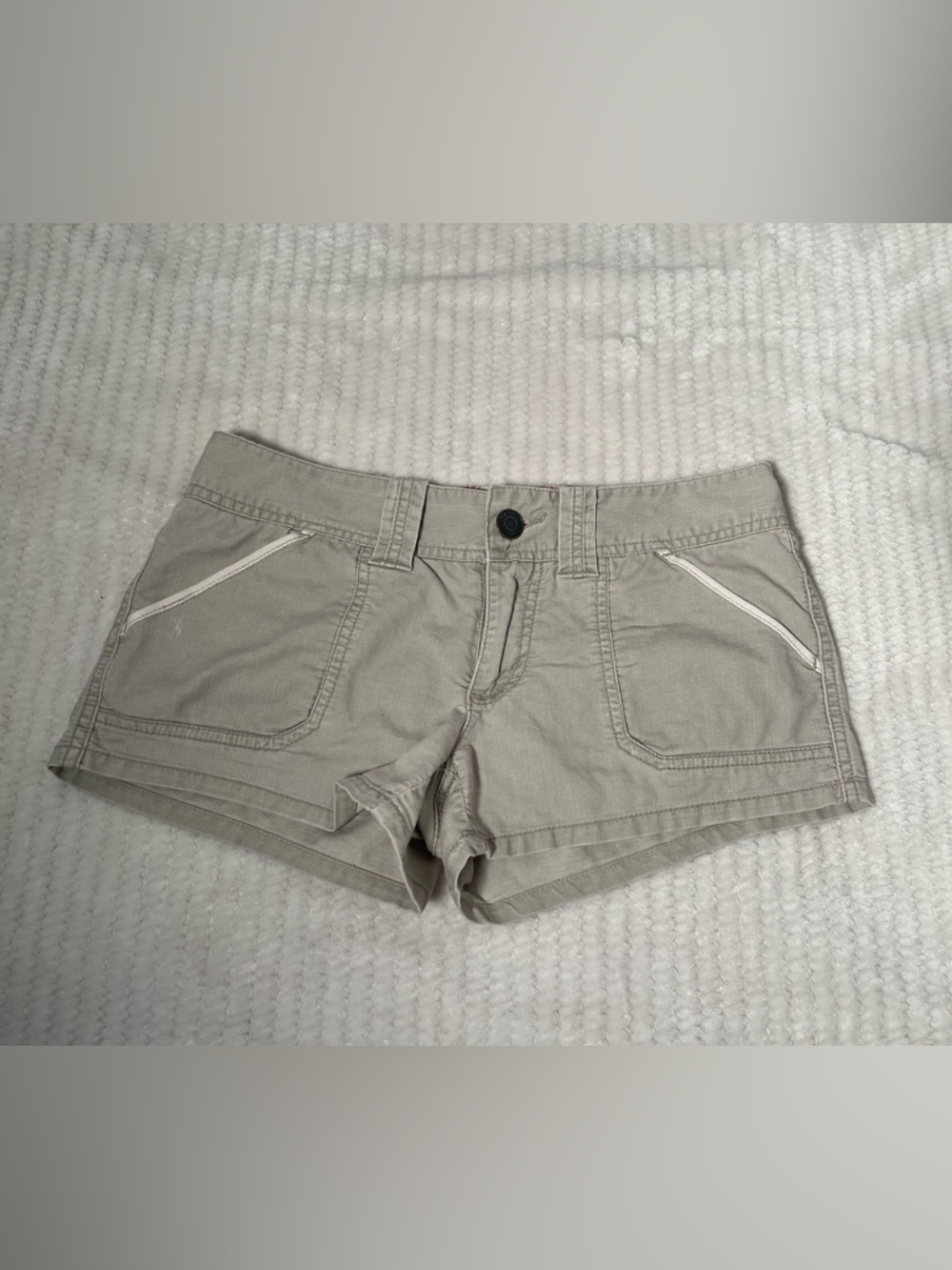 Vintage American Eagle Outfitters Beige/Tan Women's Shorts